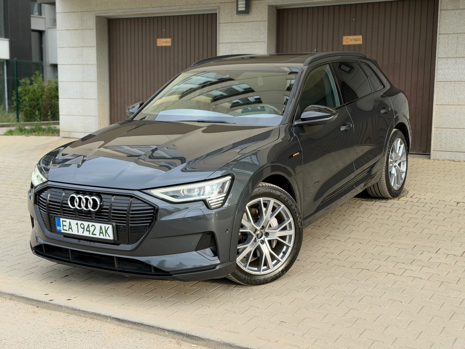 Audi E-Tron 55 Quattro 3хS-line| 408к.с.| B&О| Панорама| , снимка 4 - Автомобили и джипове - 54487267