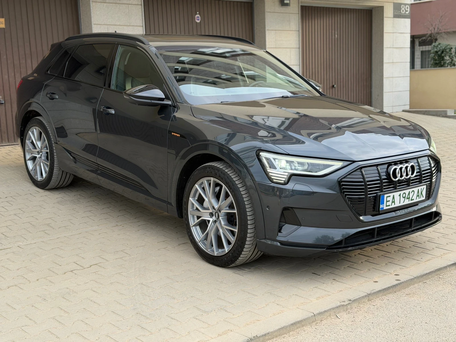 Audi E-Tron 55 Quattro 3хS-line| 408к.с.| B&О| Панорама| , снимка 3 - Автомобили и джипове - 54487267