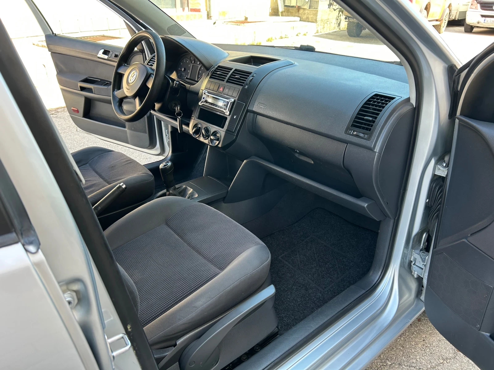 VW Polo 1.2i КЛИМАТИК - изображение 8