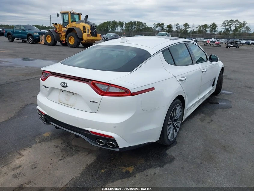 Kia Stinger 2l Premium, снимка 4 - Автомобили и джипове - 53905555