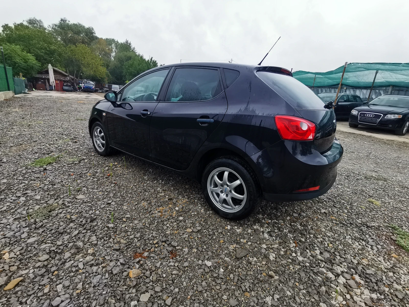 Seat Ibiza 1.4-86кс клима, снимка 5 - Автомобили и джипове - 55941684
