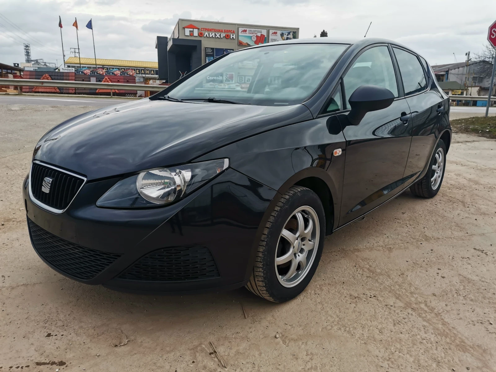 Seat Ibiza 1.4-86кс клима, снимка 2 - Автомобили и джипове - 54115831