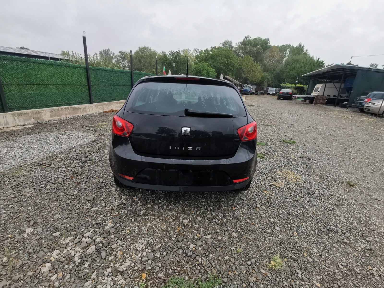 Seat Ibiza 1.4-86кс клима, снимка 7 - Автомобили и джипове - 55941684