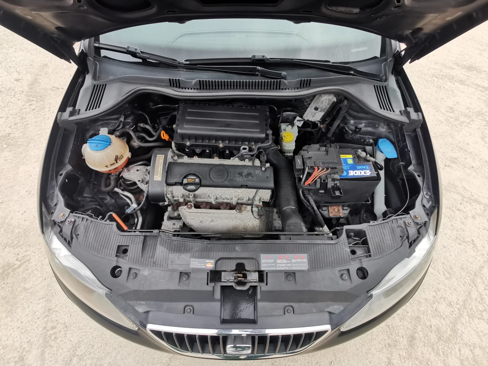 Seat Ibiza 1.4-86кс клима, снимка 14 - Автомобили и джипове - 54115831