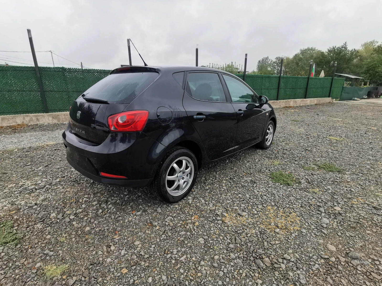Seat Ibiza 1.4-86кс клима, снимка 6 - Автомобили и джипове - 55941684