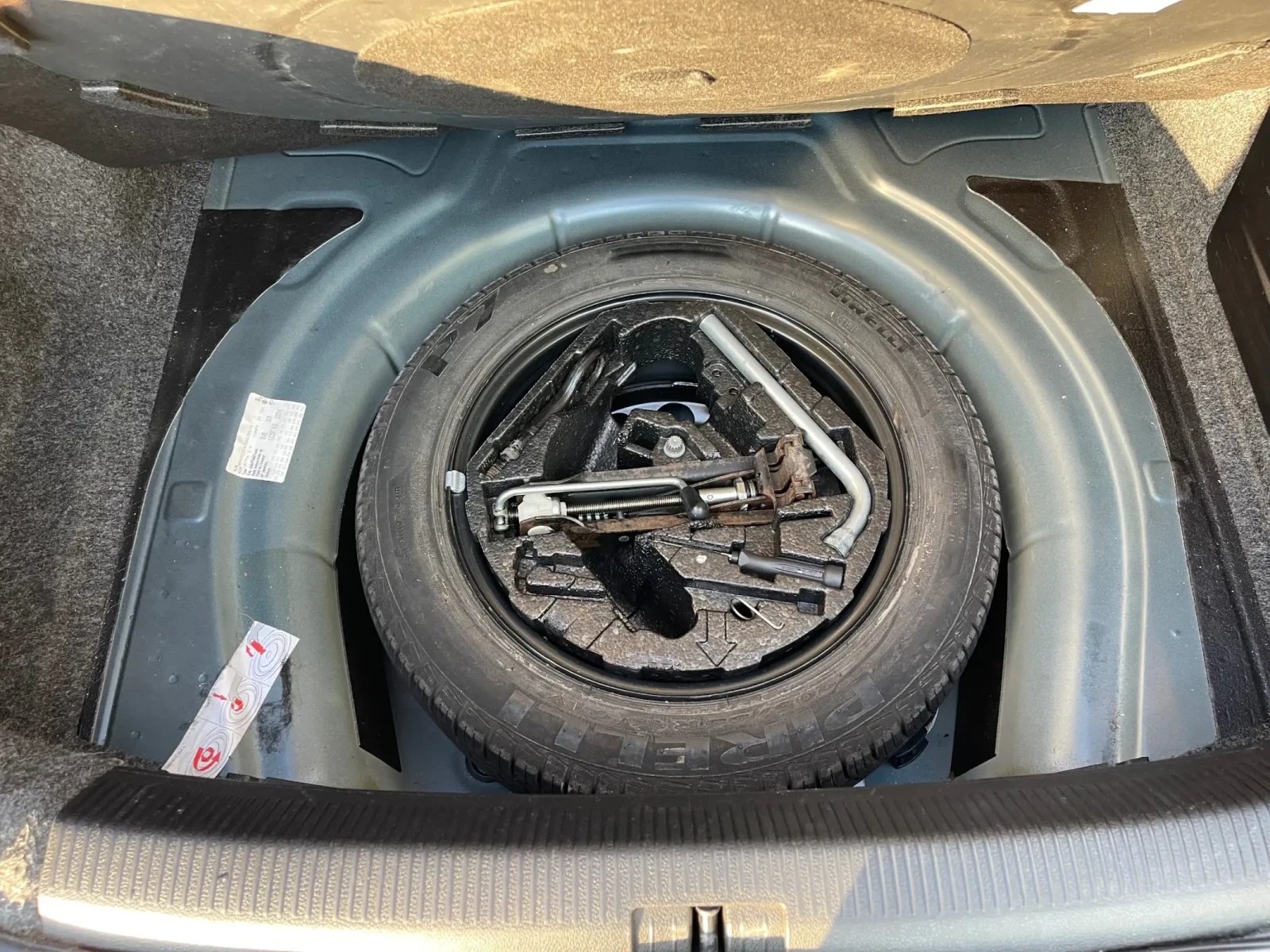 VW Jetta 1.9 TDI, снимка 15 - Автомобили и джипове - 54258696