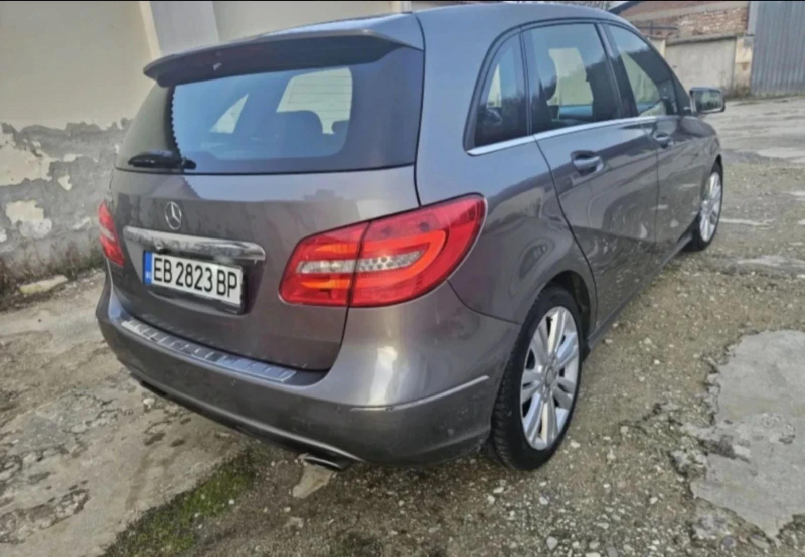 Mercedes-Benz B 180 Full Prestige , снимка 6 - Автомобили и джипове - 54259831