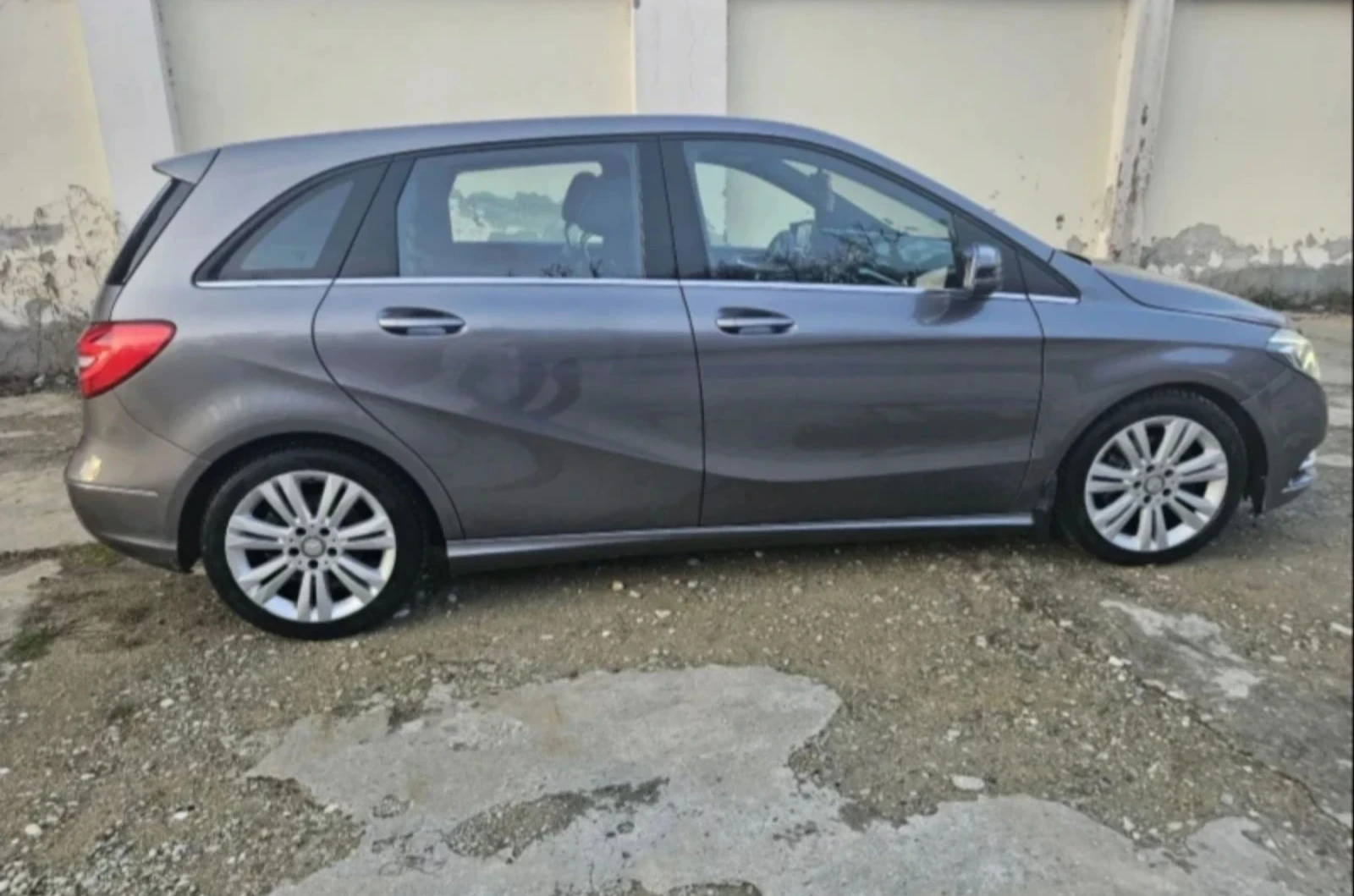 Mercedes-Benz B 180 Full Prestige , снимка 7 - Автомобили и джипове - 54259831