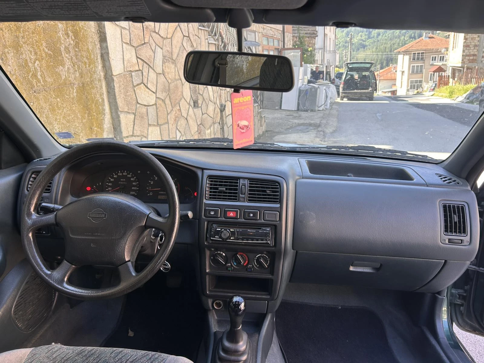 Nissan Almera 1.6, снимка 4 - Автомобили и джипове - 54844843