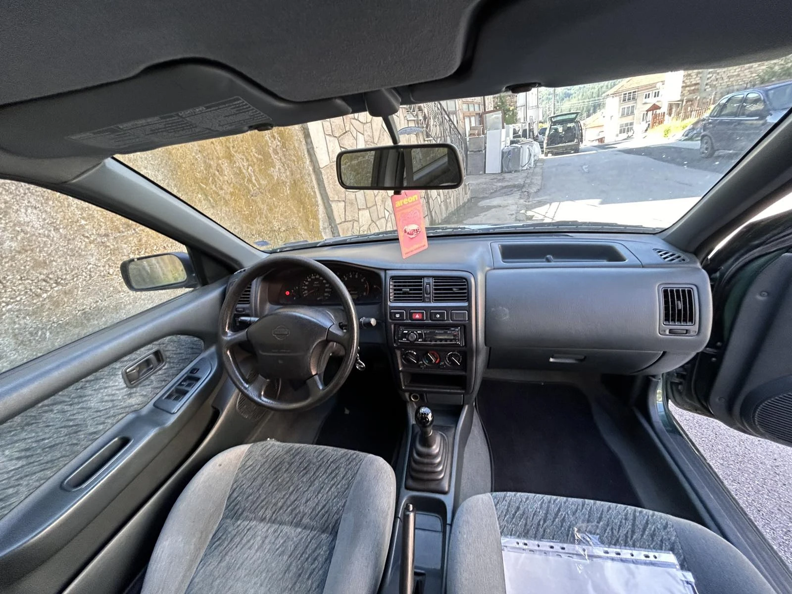 Nissan Almera 1.6, снимка 5 - Автомобили и джипове - 54844843