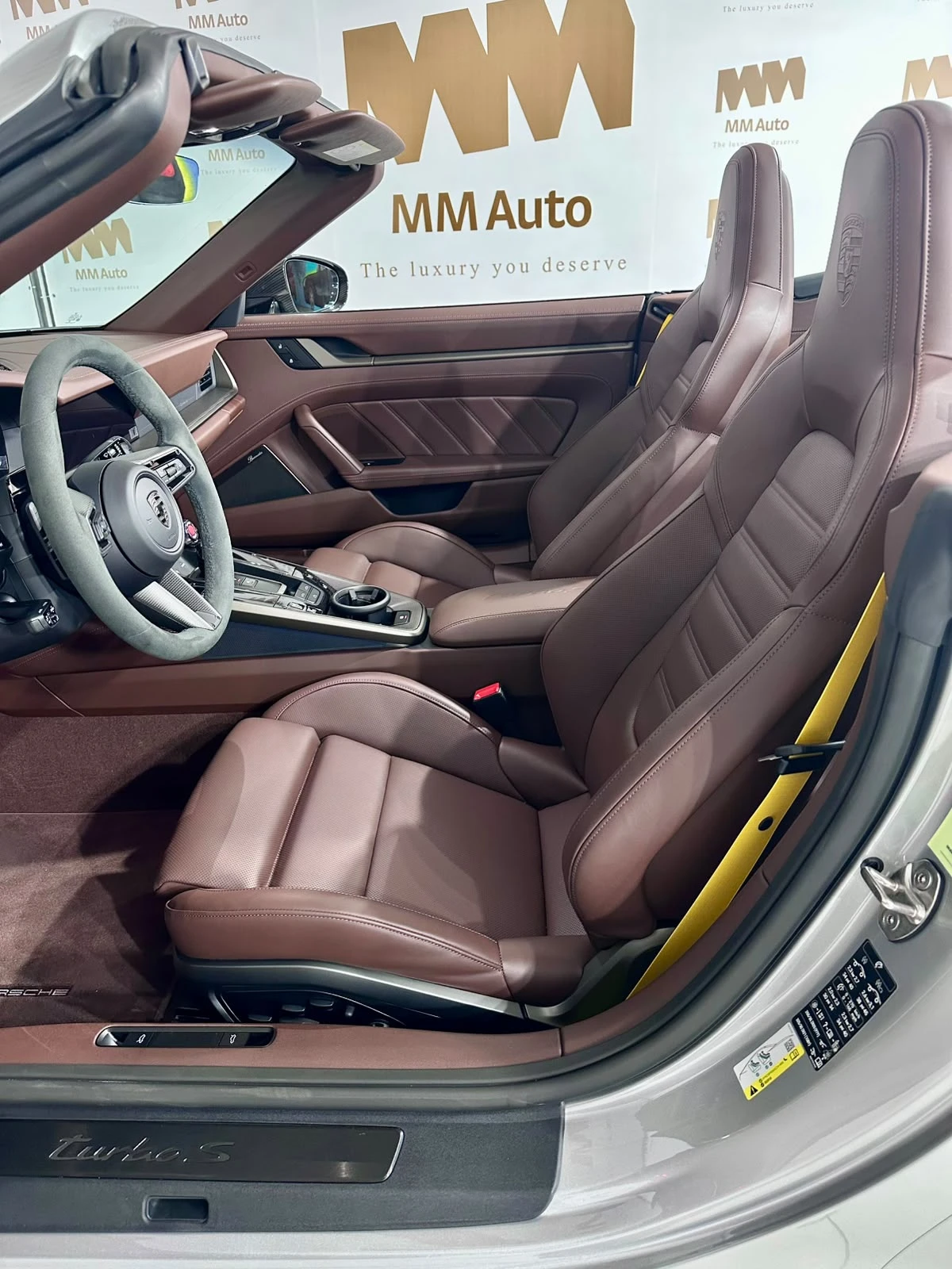 Porsche 911 Turbo S 992.2 Cabrio* Carbon* Burmester* Lift* Chr, снимка 8 - Автомобили и джипове - 55197610