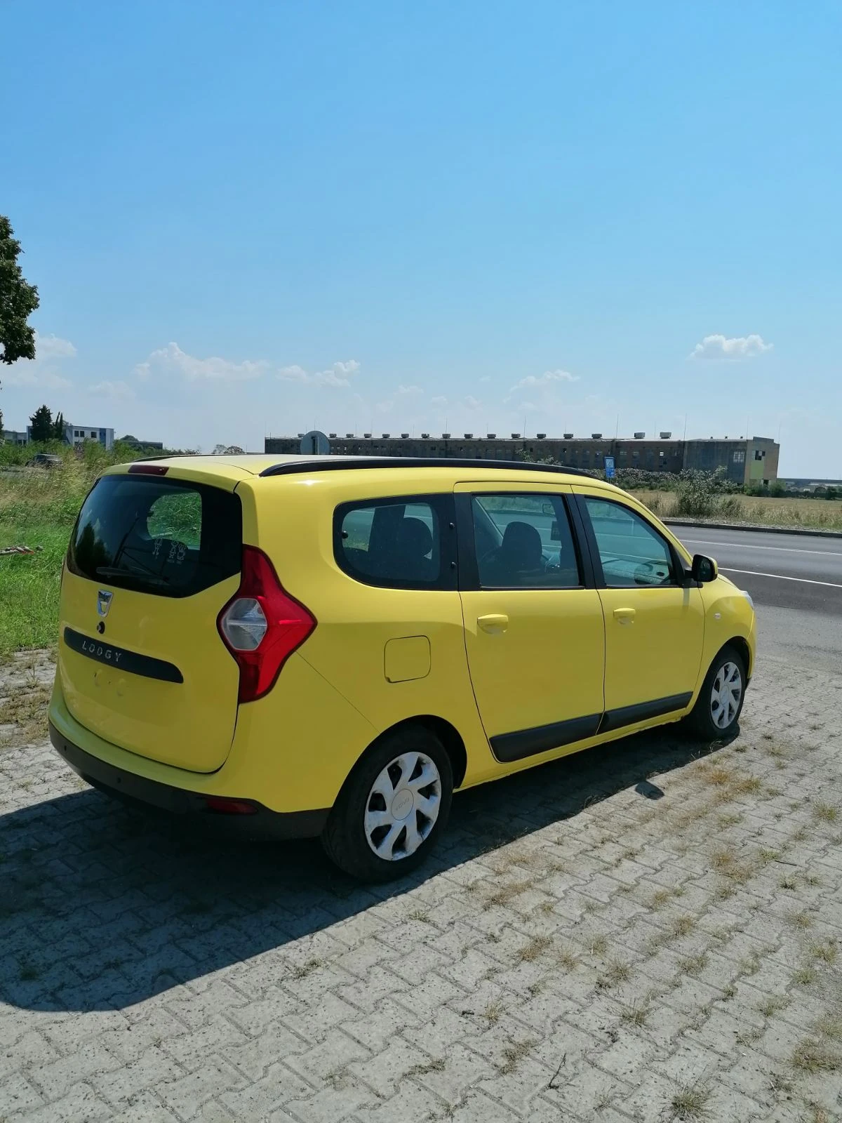 Dacia Lodgy 1.6 БЕНЗИН-ГАЗ, снимка 5 - Автомобили и джипове - 55599071