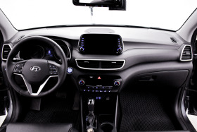 Hyundai Tucson 2.0 CRDI, снимка 9 - Автомобили и джипове - 44068590