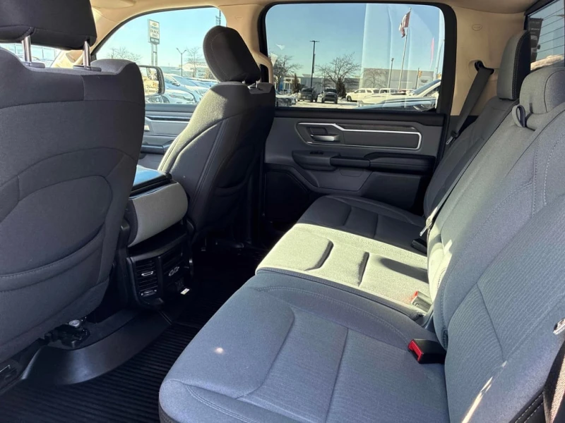 Dodge RAM 1500 * Big Horn * CARFAX * БЕЗ ПЪРВОНАЧАЛНА ВНОСКА, снимка 11 - Автомобили и джипове - 53339286