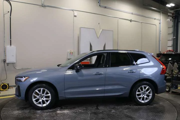 Volvo XC60 AWD R-Design - NAVI| PANO| CAMERA| BLINDSPOT| 2xRI, снимка 2 - Автомобили и джипове - 53913441
