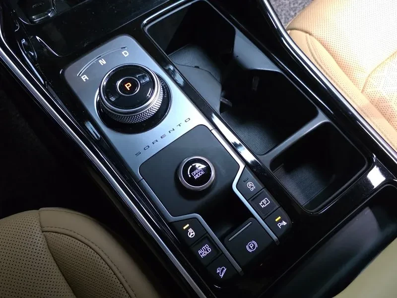 Kia Sorento Diesel 2.2 2Wd Noblesse, снимка 9 - Автомобили и джипове - 55641838