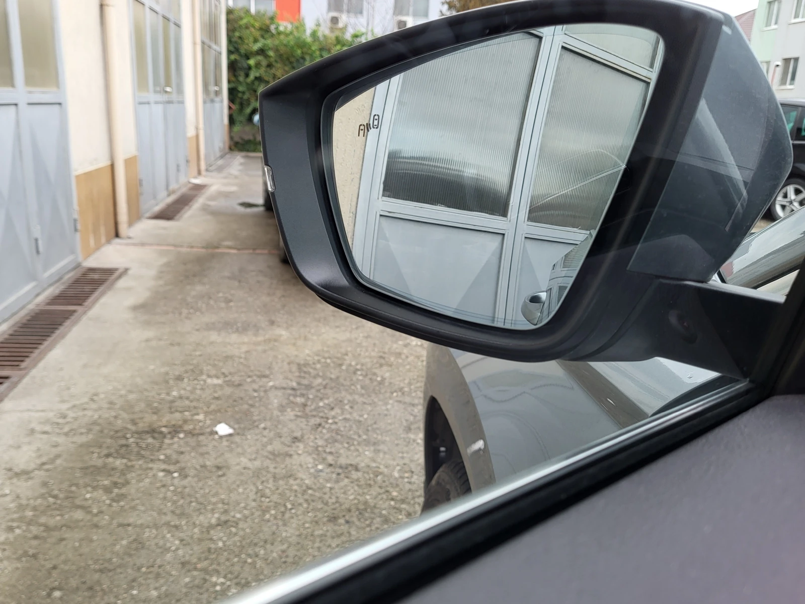 Skoda Karoq 1.6D, EURO 6D, FULL LED MATRX | Mobile.bg � ����������� 13