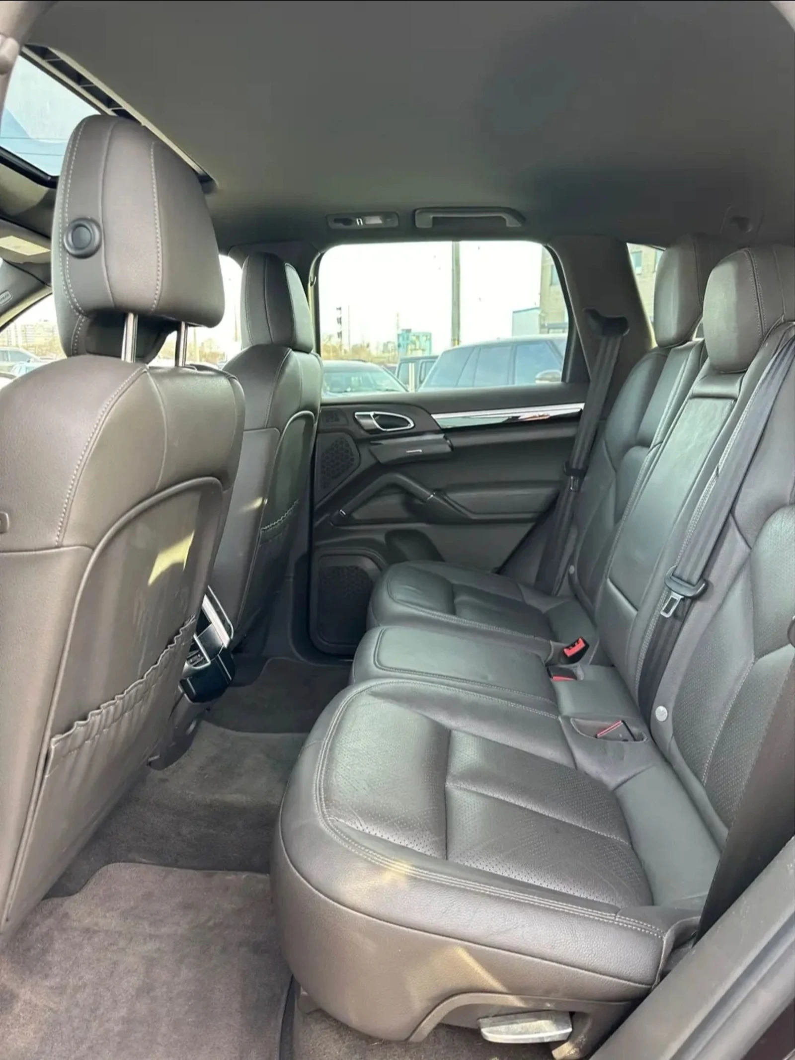 Porsche Cayenne 2016/101000KM/ЛЮК/4x4/Carfax, снимка 12 - Автомобили и джипове - 53839381