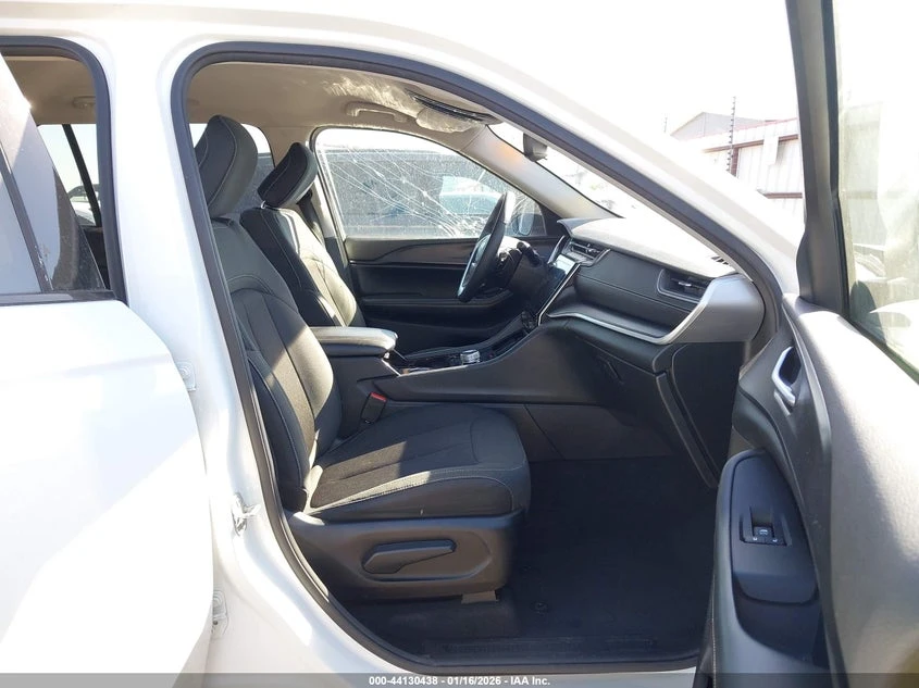 Jeep Grand cherokee 3.6l L Laredo 4X2, снимка 5 - Автомобили и джипове - 53940072