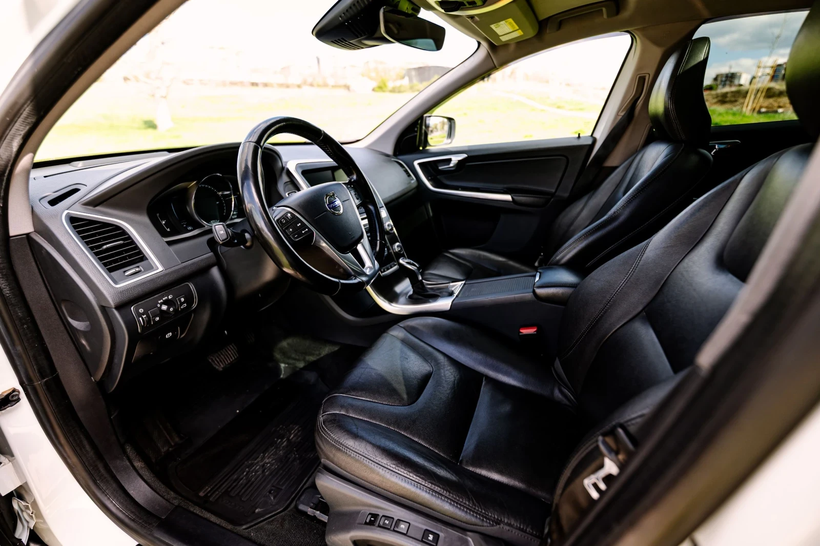 Volvo XC60 T5 Premium Plus AWD, снимка 7 - Автомобили и джипове - 54181014