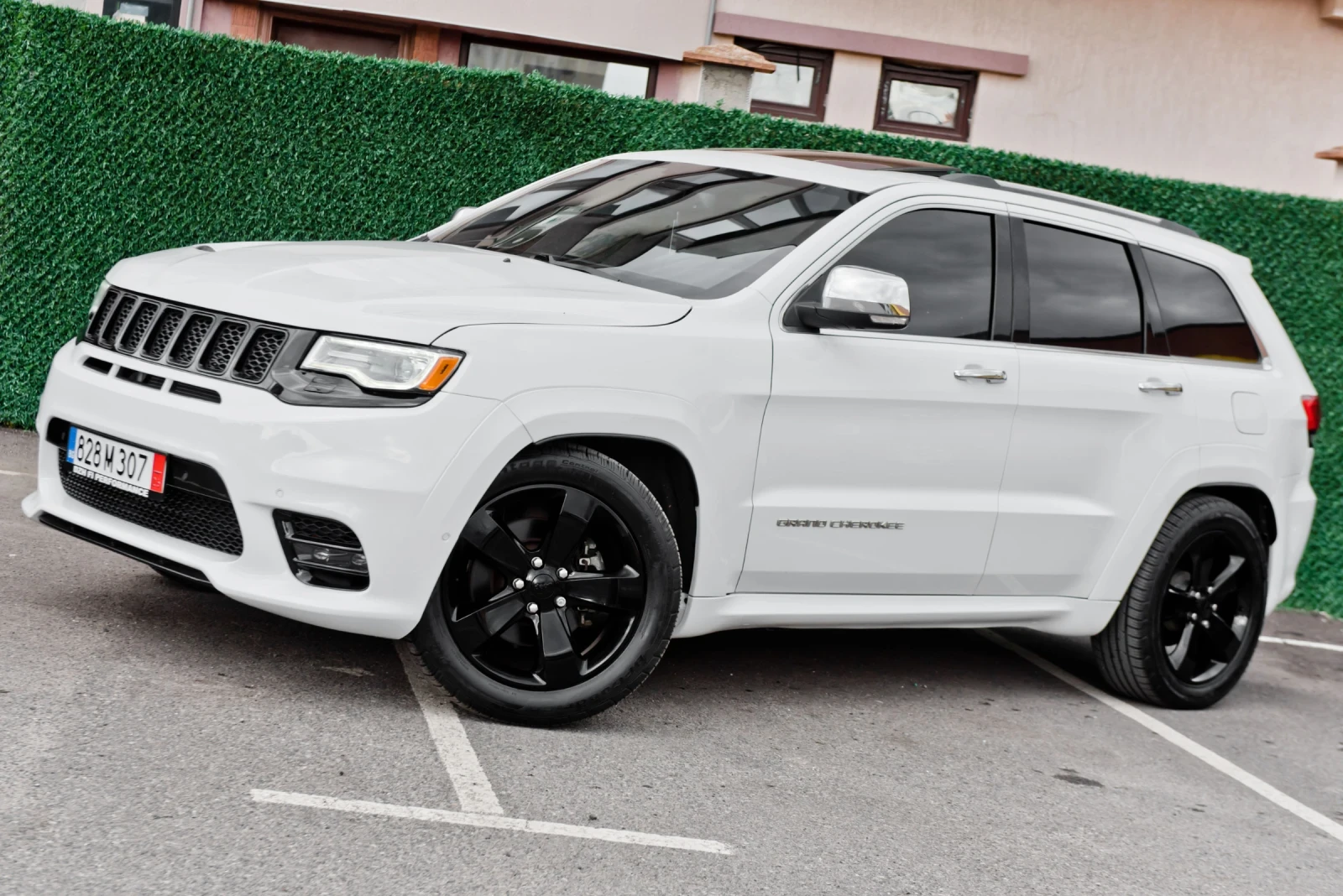 Jeep Grand cherokee 5.7 HEMI SRT8 оптика ZF 8 скорости, снимка 3 - Автомобили и джипове - 54567608