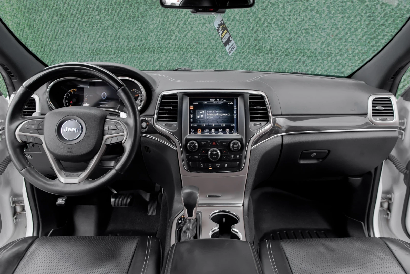 Jeep Grand cherokee 5.7 HEMI SRT8 оптика ZF 8 скорости, снимка 9 - Автомобили и джипове - 54567608