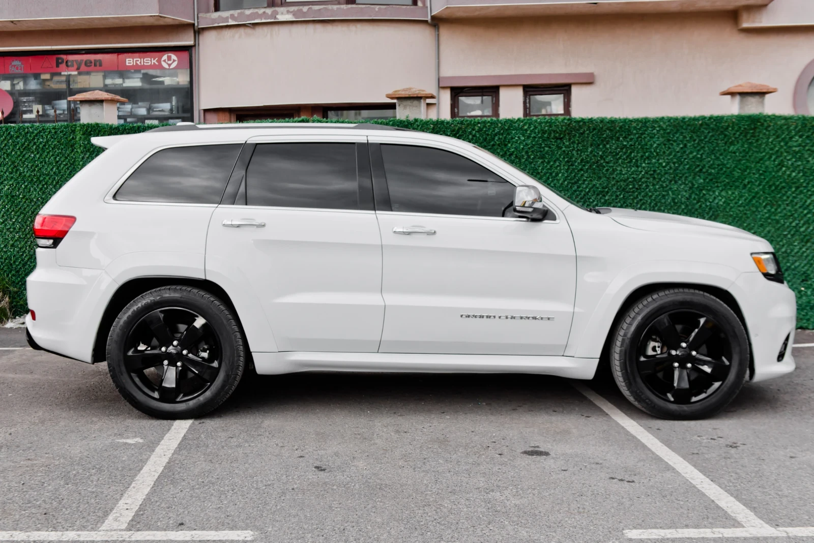 Jeep Grand cherokee 5.7 HEMI SRT8 оптика ZF 8 скорости, снимка 15 - Автомобили и джипове - 54567608