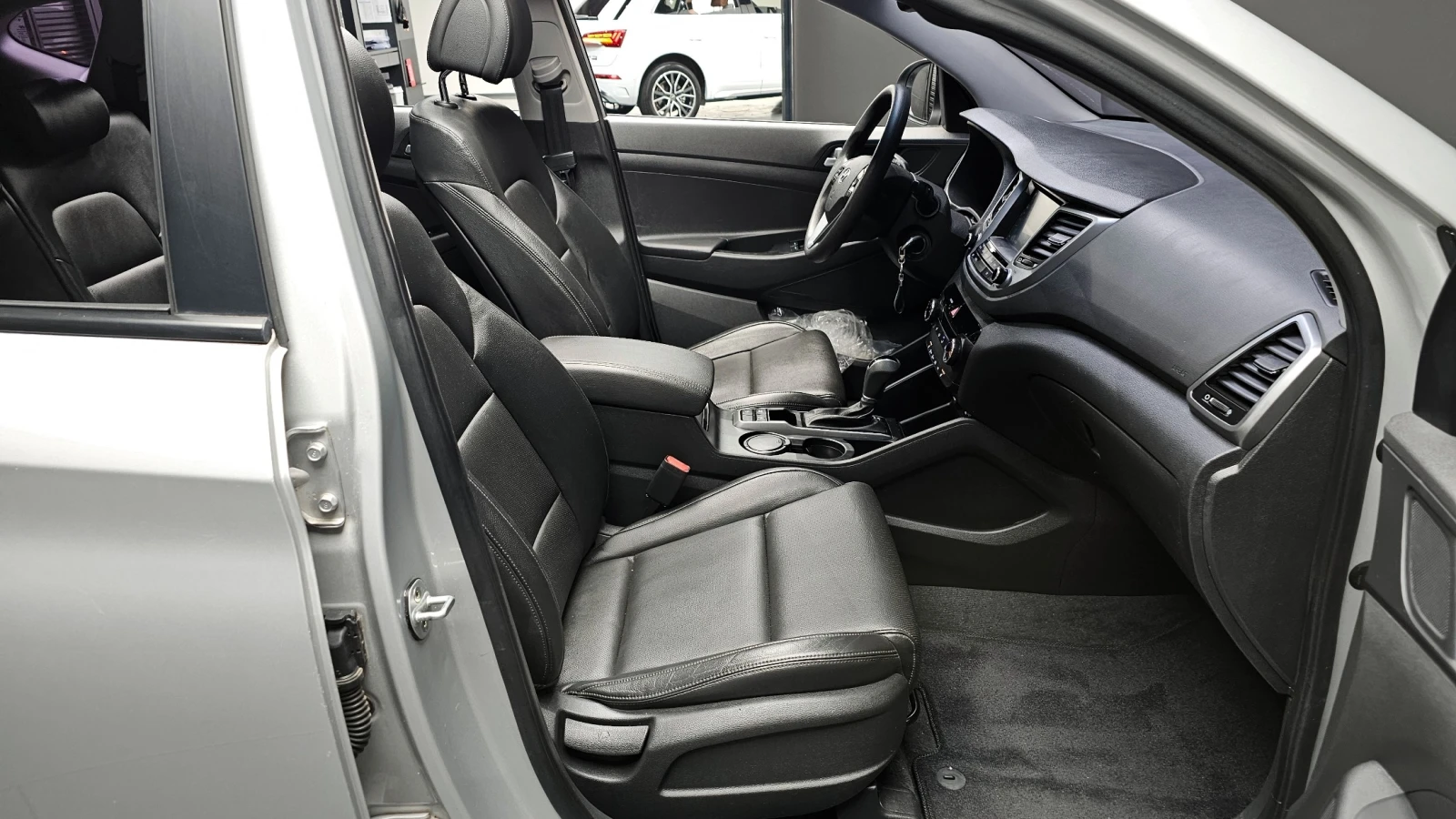 Hyundai Tucson * * 1, 7D* * 2WD* * ЦЕНАДОБГ* * , снимка 8 - Автомобили и джипове - 54962223