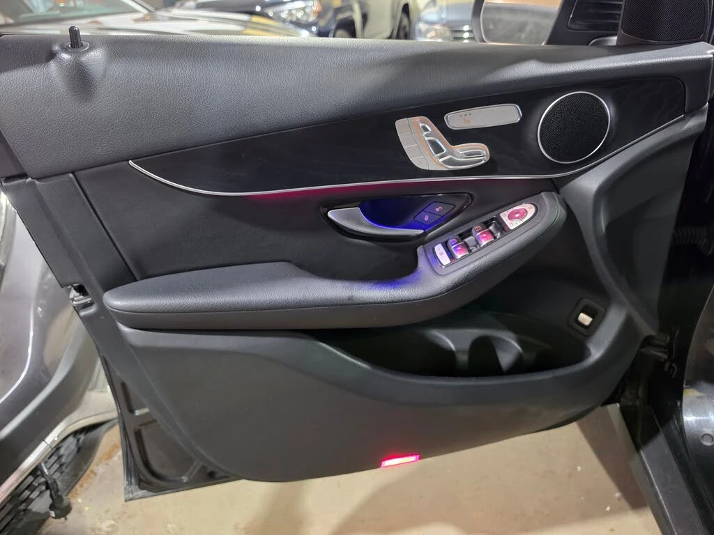 Mercedes-Benz GLC 300 2.0 4MATIC, Distronic, 360-cam, Подгрев, снимка 13 - Автомобили и джипове - 54996684
