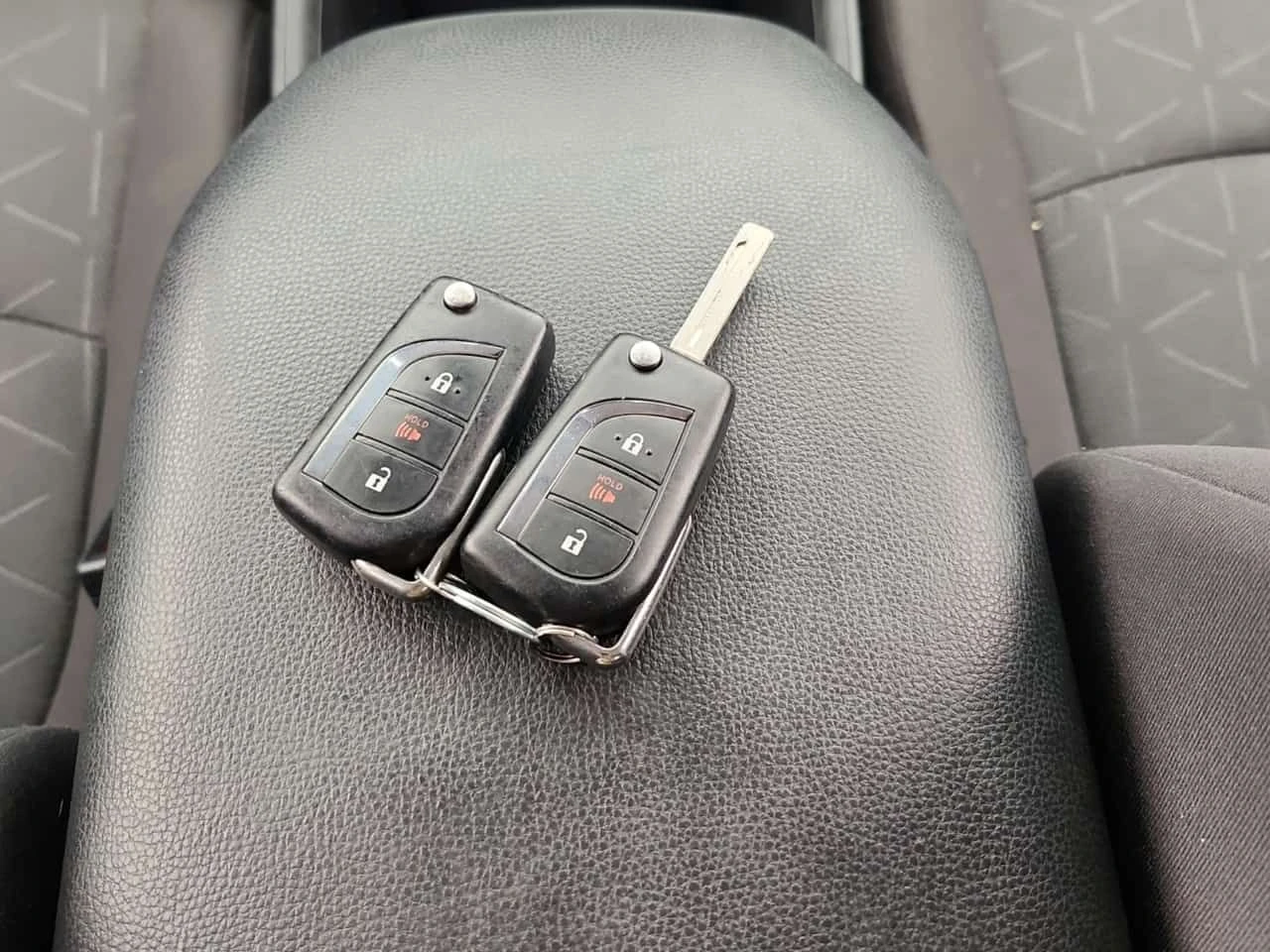 Toyota Rav4 * HYBRID LE * АВТОКРЕДИТ БЕЗ ПЪРВОНАЧАЛНА ВНОСКА* , снимка 8 - Автомобили и джипове - 55263038