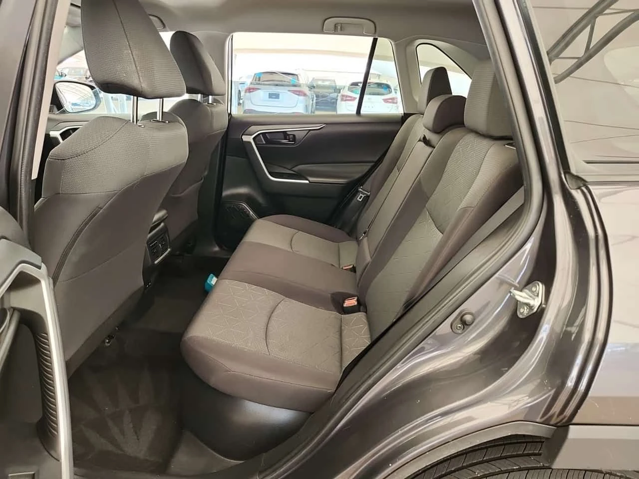 Toyota Rav4 * HYBRID LE * АВТОКРЕДИТ БЕЗ ПЪРВОНАЧАЛНА ВНОСКА* , снимка 11 - Автомобили и джипове - 55263038