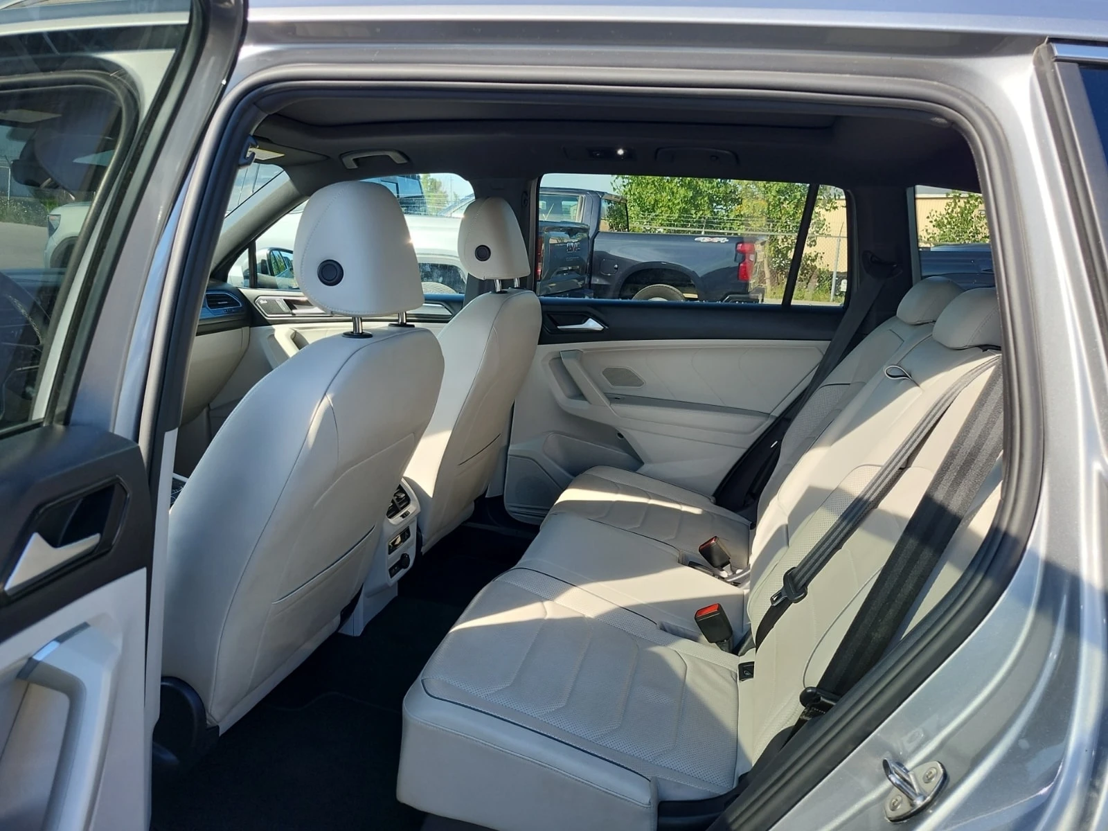 VW Tiguan * 4motion Highline R line * CARFAX * , снимка 12 - Автомобили и джипове - 55868149