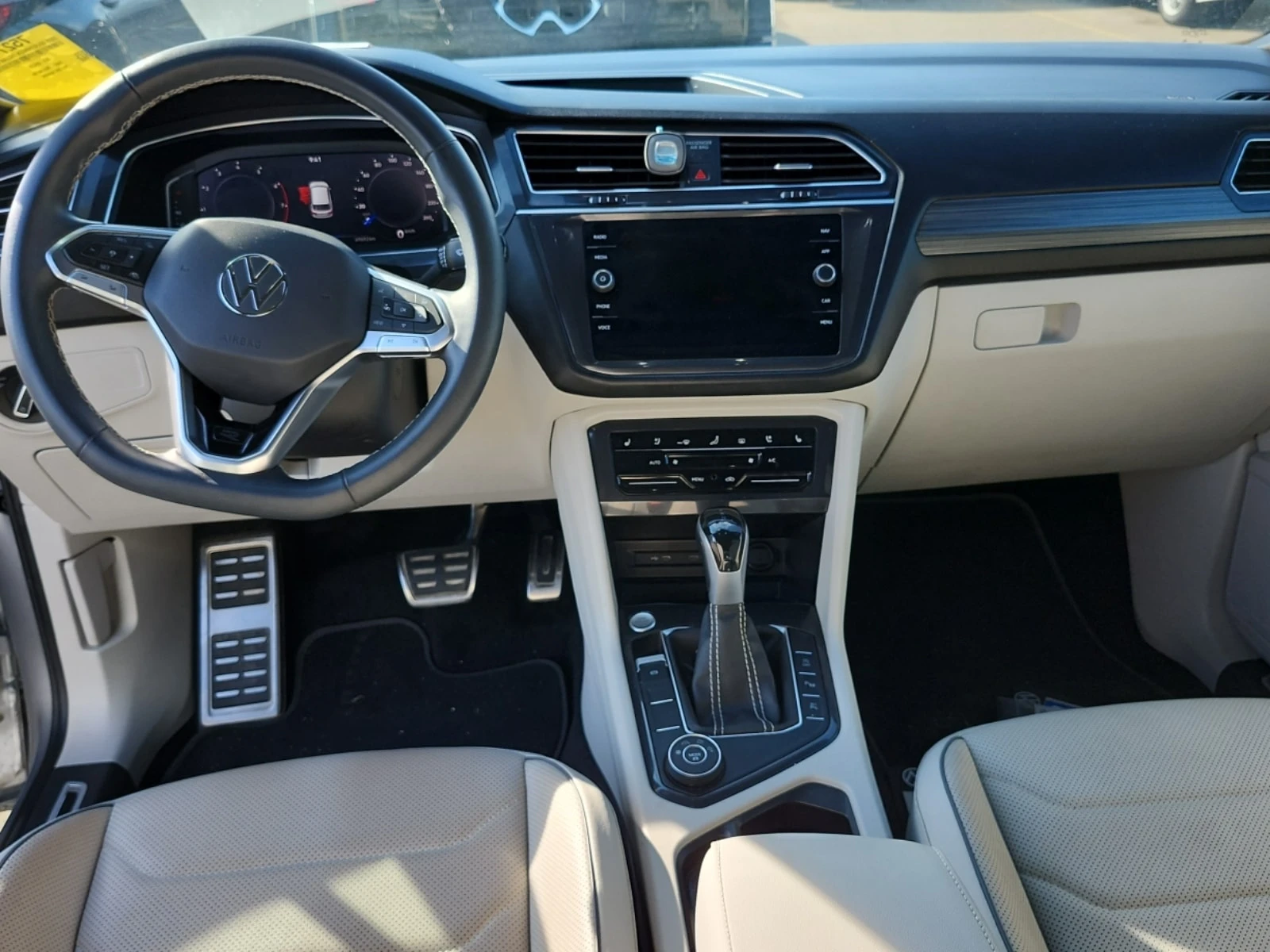 VW Tiguan * 4motion Highline R line * CARFAX * , снимка 10 - Автомобили и джипове - 55868149