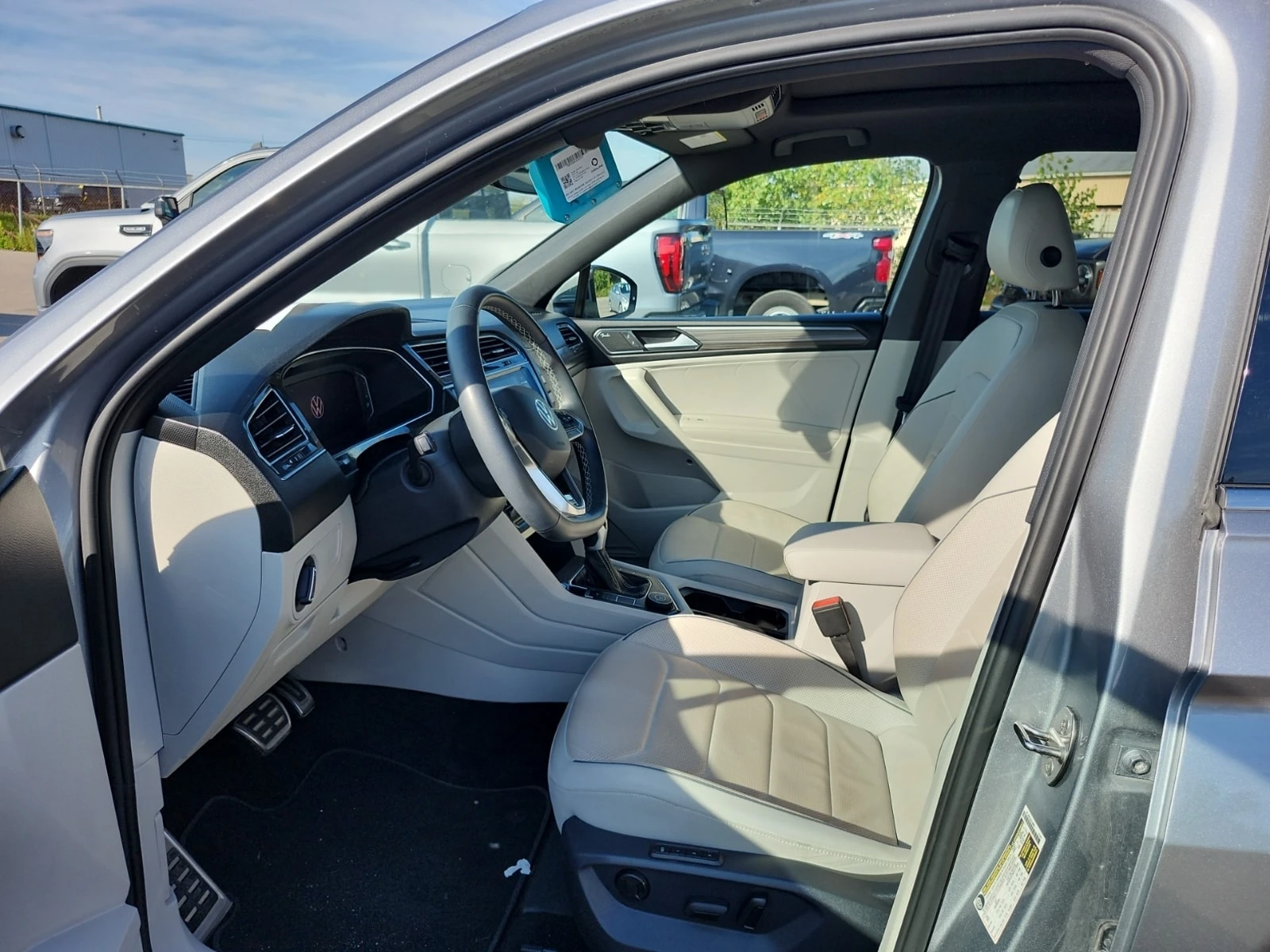 VW Tiguan * 4motion Highline R line * CARFAX * , снимка 3 - Автомобили и джипове - 55868149