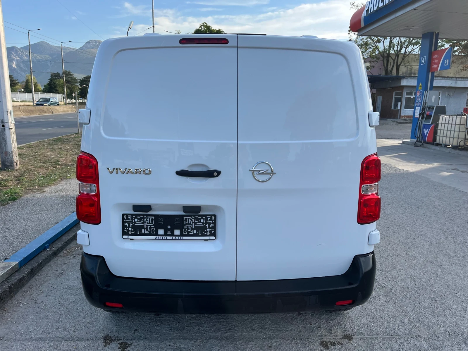 Opel Vivaro 1, 5-HDI - изображение 7
