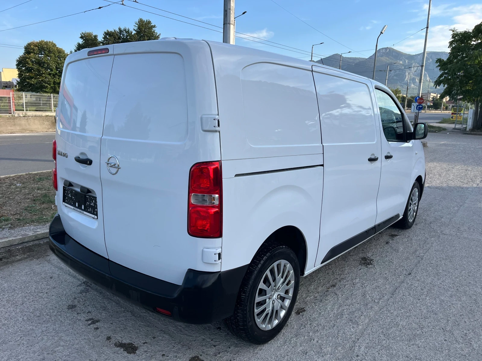 Opel Vivaro 1, 5-HDI - изображение 5