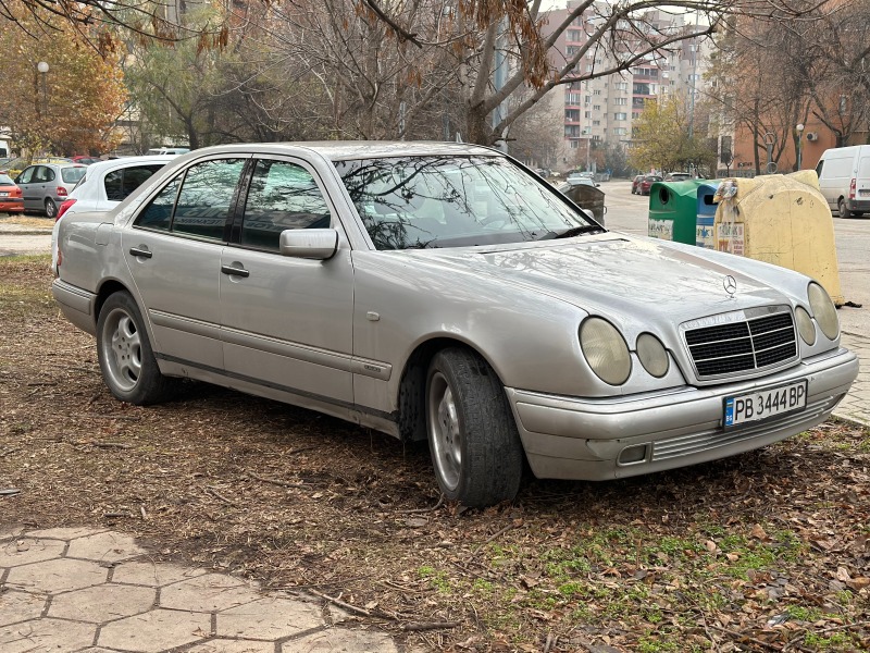 Mercedes-Benz E 200, снимка 2 - Автомобили и джипове - 45457867