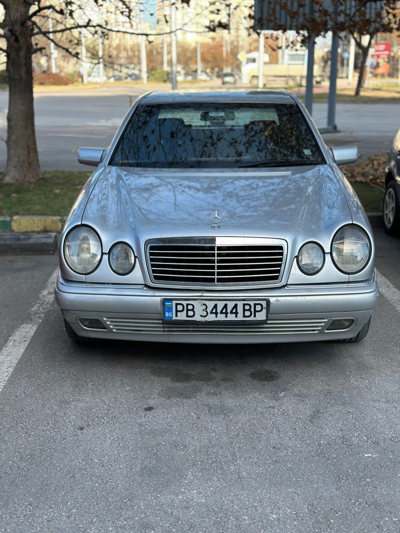 Mercedes-Benz E 200, снимка 3 - Автомобили и джипове - 46460510