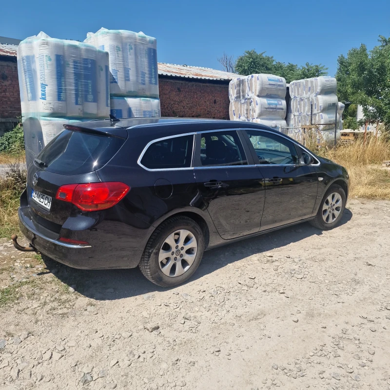 Opel Astra Sports Tourer , снимка 3 - Автомобили и джипове - 52305476