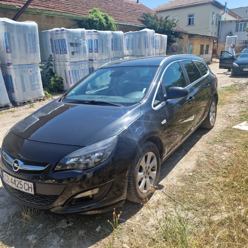 Opel Astra Sports Tourer , снимка 2 - Автомобили и джипове - 52305476