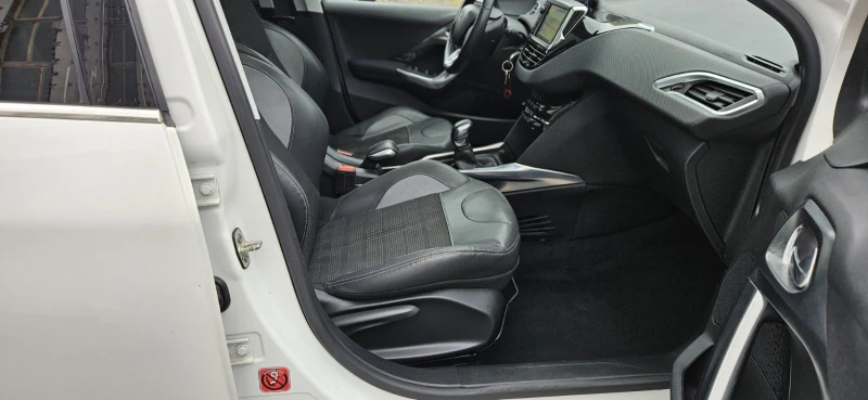 Peugeot 2008 1.2I* ALLURE* PANORAMA* NAVI* , снимка 4 - Автомобили и джипове - 52322303
