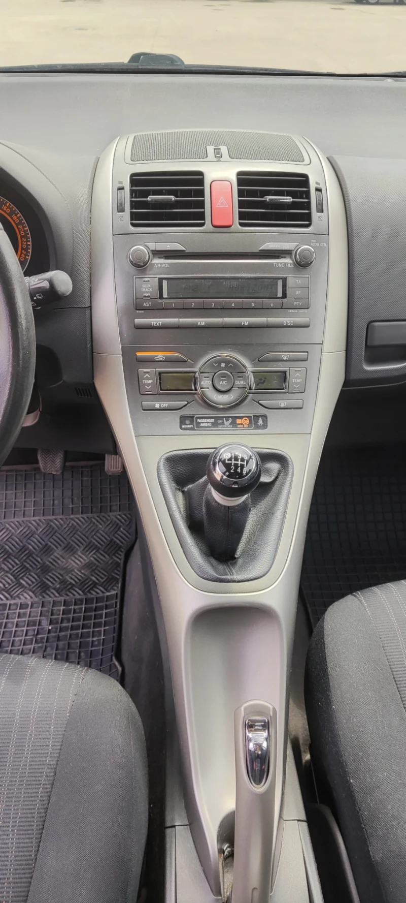 Toyota Auris 1.33 VVT-i, снимка 9 - Автомобили и джипове - 52957166