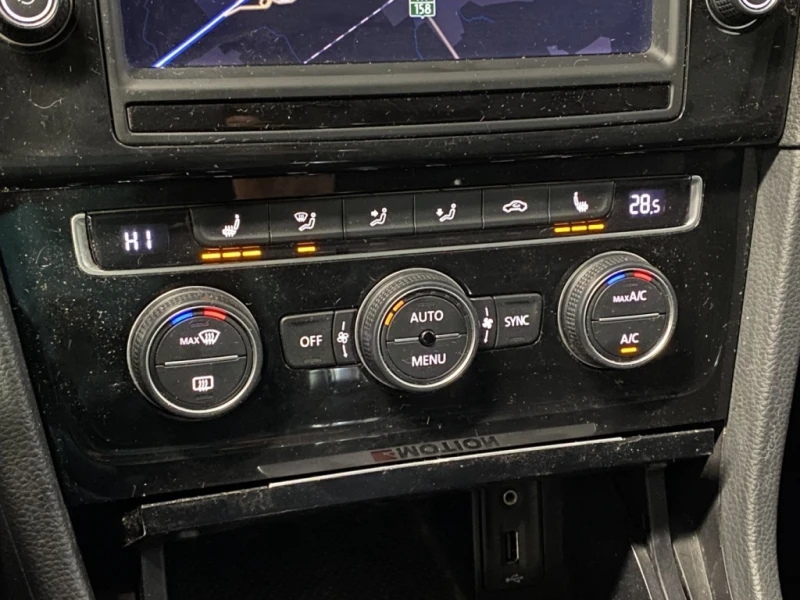 VW Golf R DSG AWD 2.0T* Keyless* NAVI* Кожа* Подгрев* Prem, снимка 13 - Автомобили и джипове - 53204483