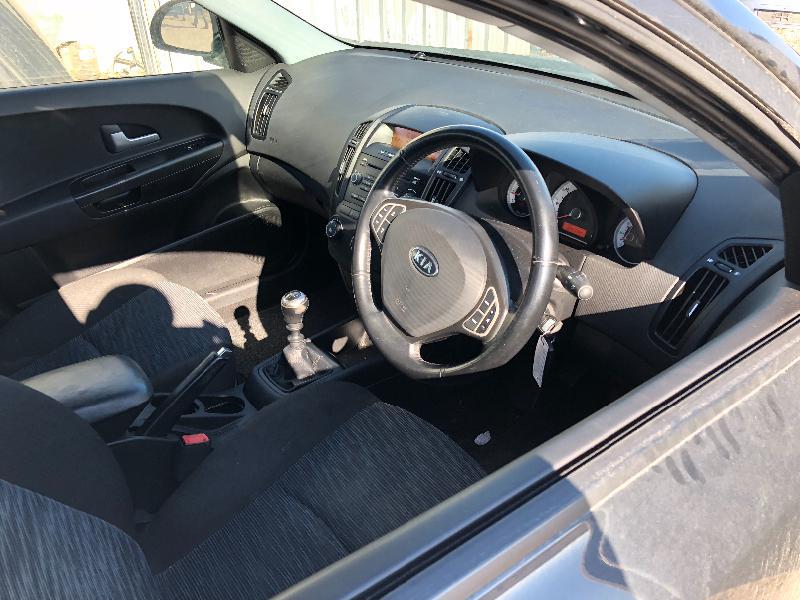 Kia Ceed 1.4i 16v, снимка 11 - Автомобили и джипове - 20946781