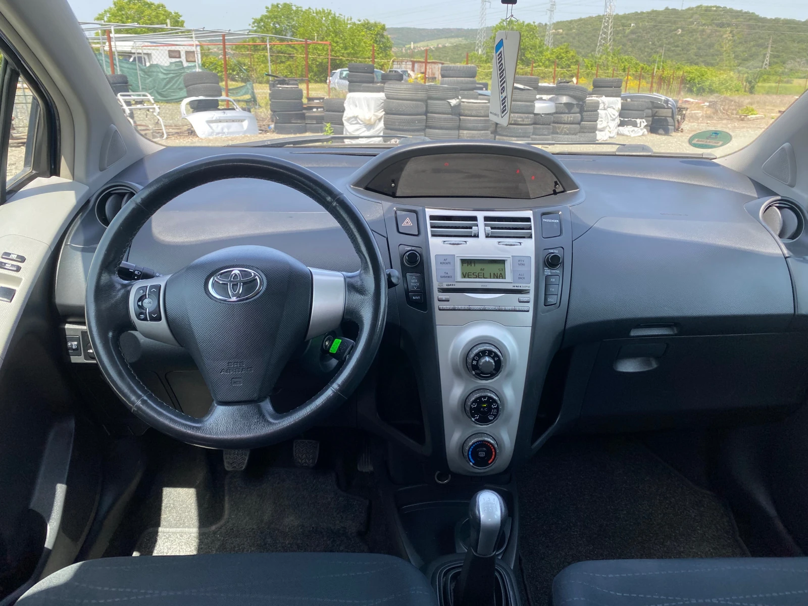 Toyota Yaris 1, 3 - изображение 9