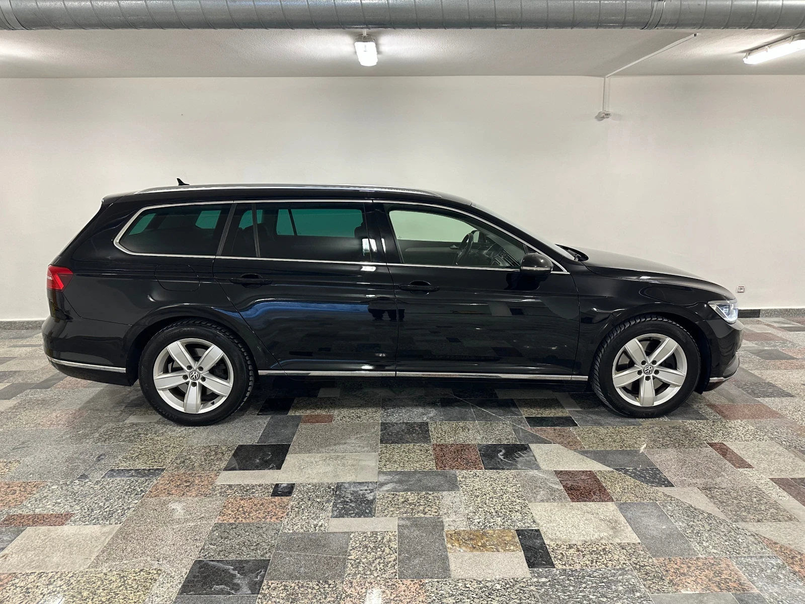 VW Passat Highline 2.0 Bitdi 240к.с Virtual ACC 4-Motion - изображение 4