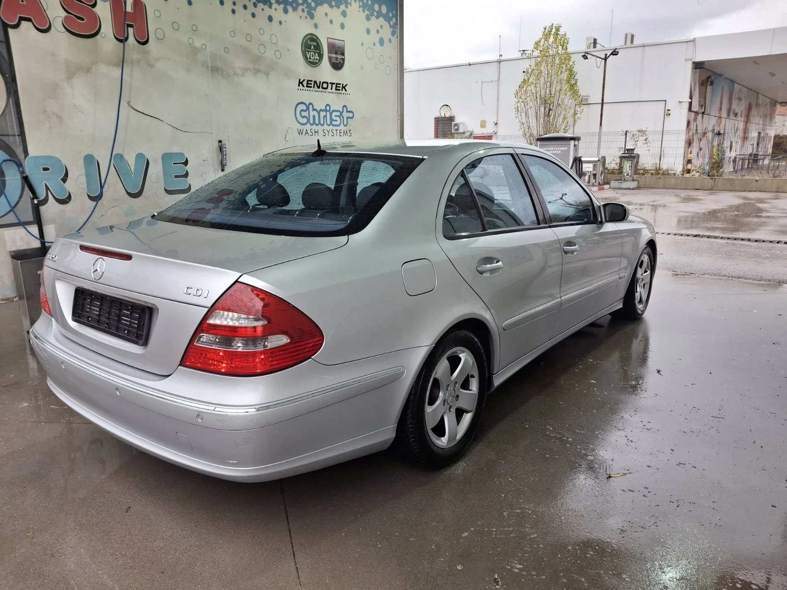 Mercedes-Benz E 320  - изображение 6