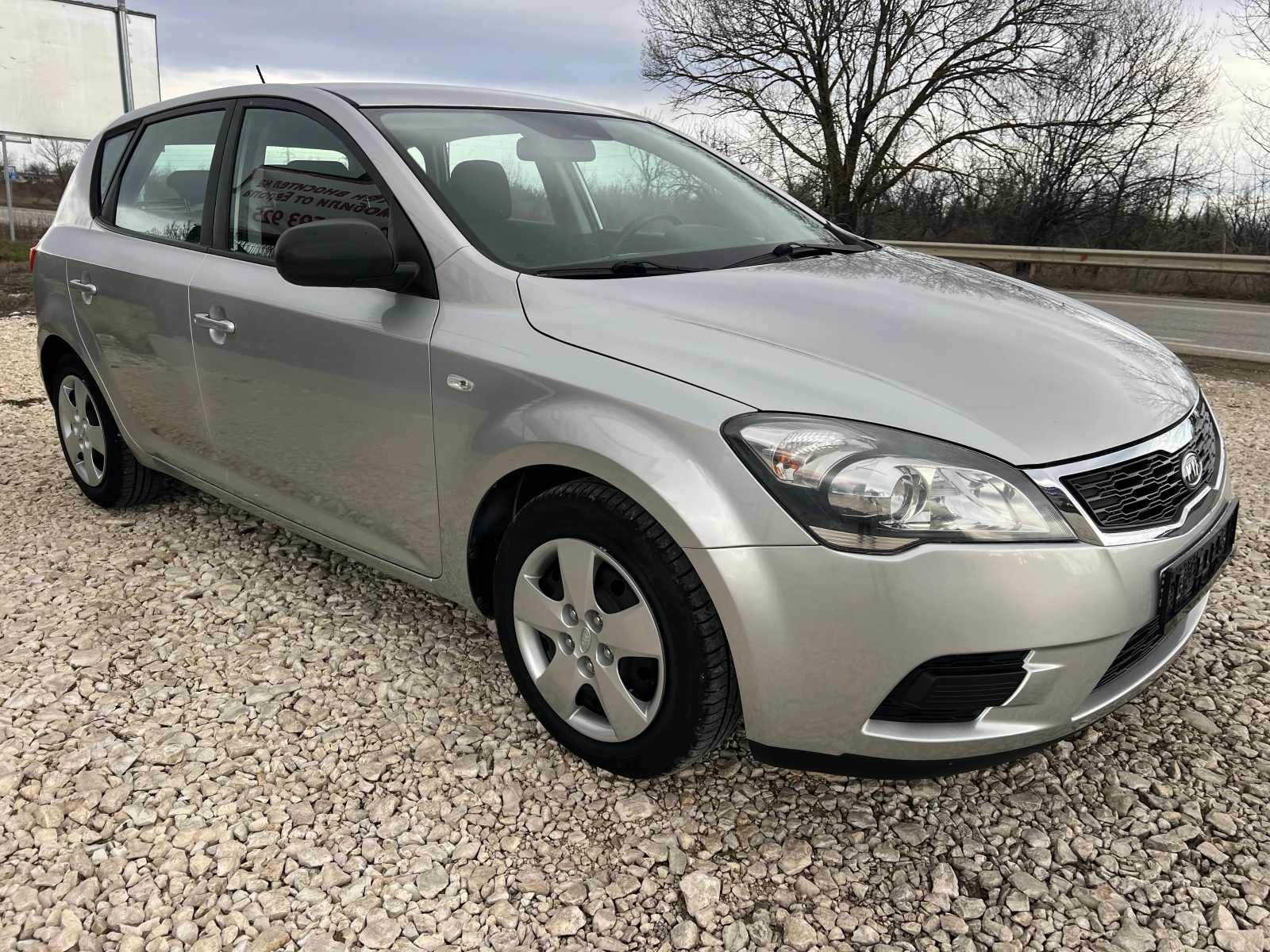 Kia Ceed 1.4i 16v-109p.s/Facelift-5 vrati - изображение 2