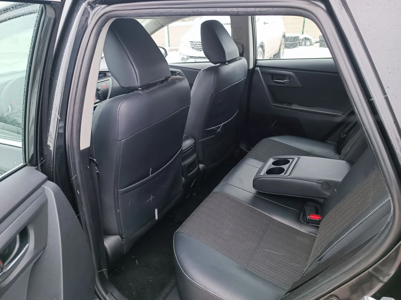 Toyota Auris 1.6i-132кс-ШВЕЙЦАРИЯ-РЪЧКА-6ск-KEYLESS-NAVI - изображение 10