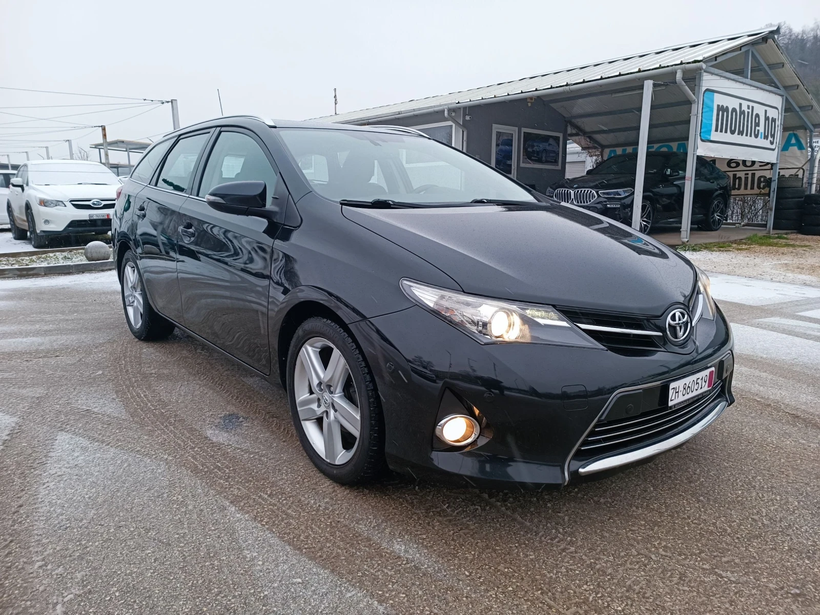 Toyota Auris 1.6i-132кс-ШВЕЙЦАРИЯ-РЪЧКА-6ск-KEYLESS-NAVI - изображение 2